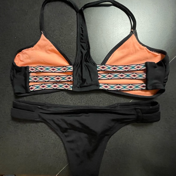 Bikini - Picture 2 of 5